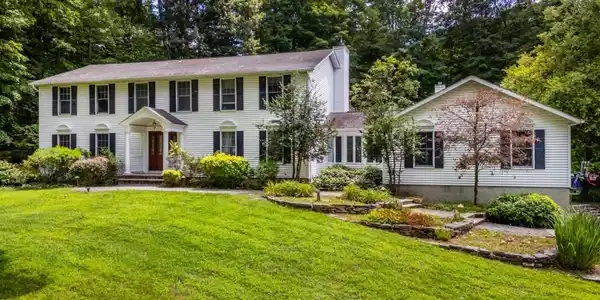 2 Higgins Dr