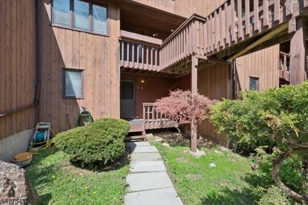 15 Village Way