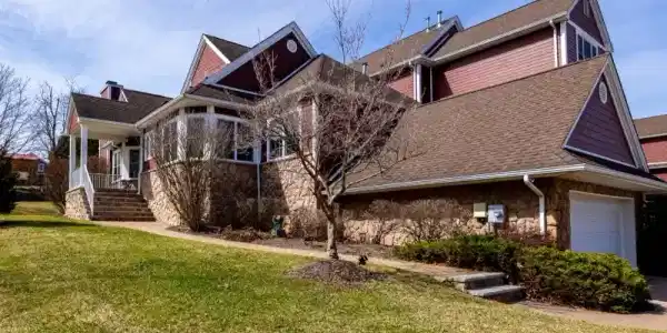 1 Turnberry Ln