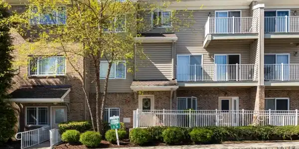 43 Manchester Ct