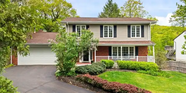 15 Lake Riconda Dr