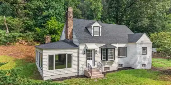 28 Dogwood Ln