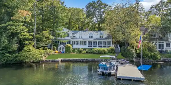 134 Lake End Rd