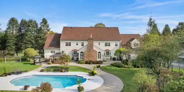 37 Pequest Rd