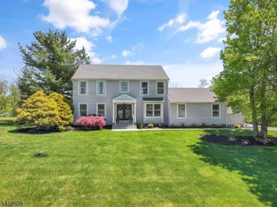 22 Lauren Ln