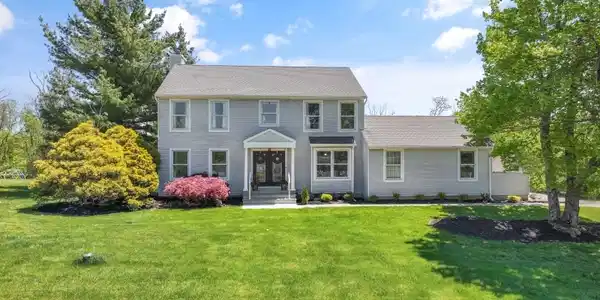 22 Lauren Ln