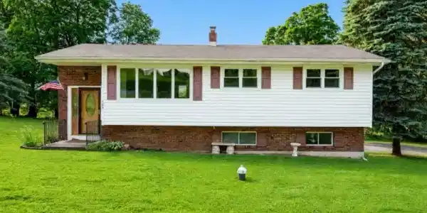 103 Mountain Rd