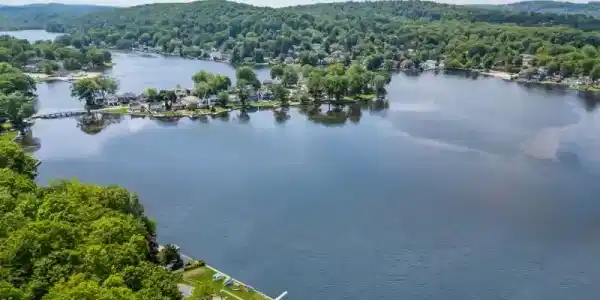 12 E Shore Rd