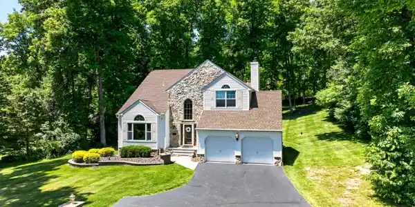 19 Colonial Cir