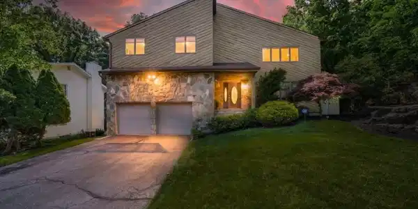 72 Agawam Dr