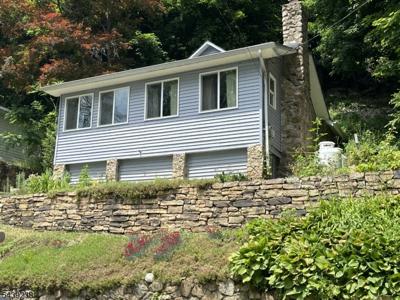 180 Lakeside Dr