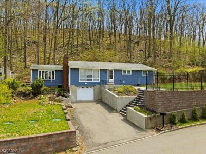 9 Hartung Ave