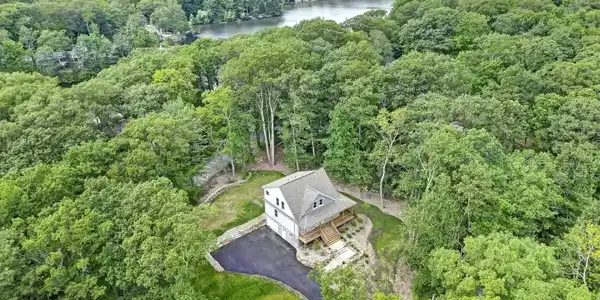 305 Mountainside Dr