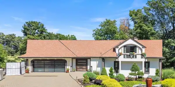 18 Fairview Dr