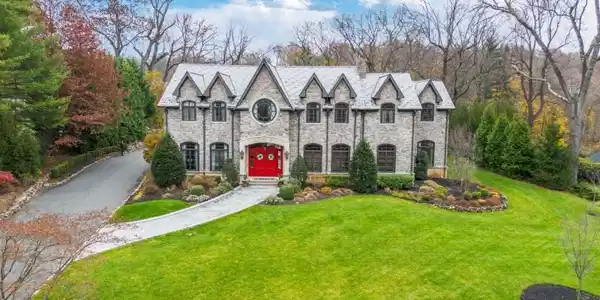 9 Beechtree Ln