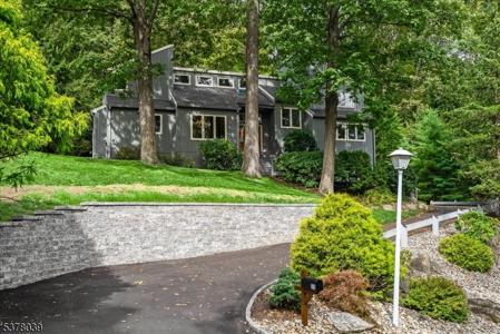 28 Laurel St