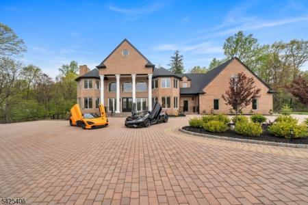 19 Amira Ln