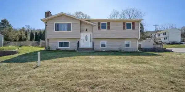 8 Nimbus Dr
