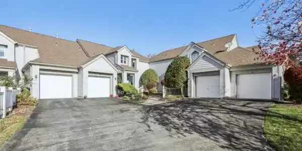 27 Harker Hill Dr