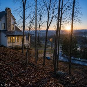 76 Monroe Rd