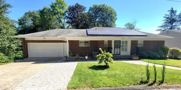 20 Longview Trail East
