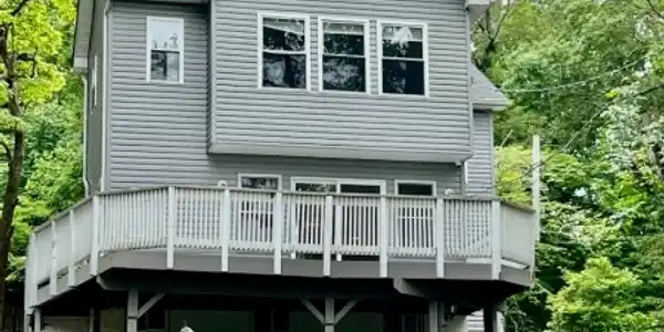424 Lakeside Blvd