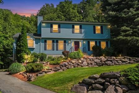 14 Pudding Stone Ln