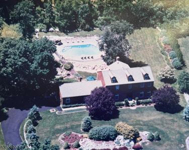 10 WEST GATE DRIVE