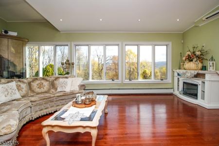 28 Edsall Dr