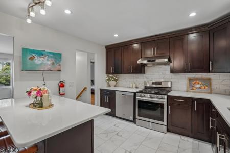 35 Iroquois Ave
