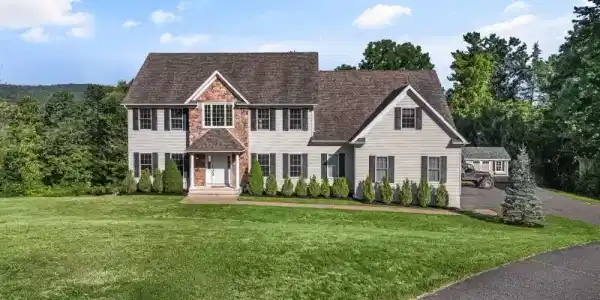 15 Willis Dr