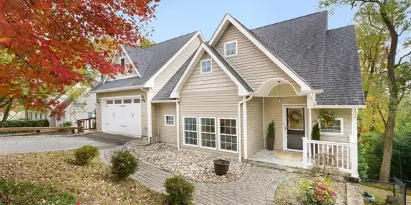 101 HIGHLAND TRAIL
