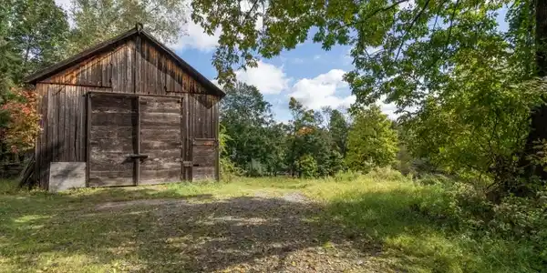 109 Schooleys Mtn Rd