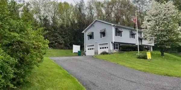 33 Circle Dr