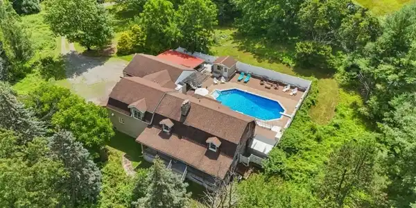 17 E Dreahook Rd