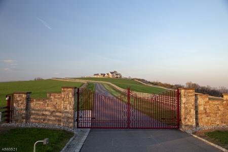 506 Mountain View Road W