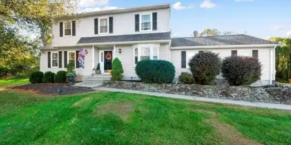 2 Estate Dr