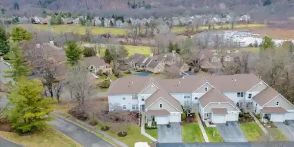 33 Eagles Nest Ln
