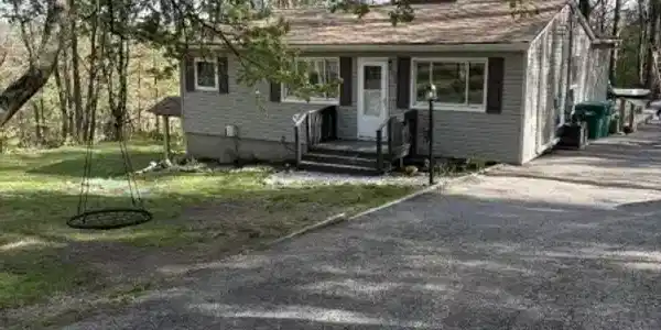 902 So Beach Tr