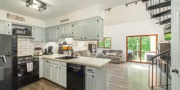 2 Steamboat Dr