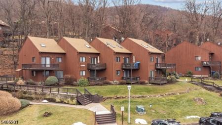 3 Deer Valley Ln