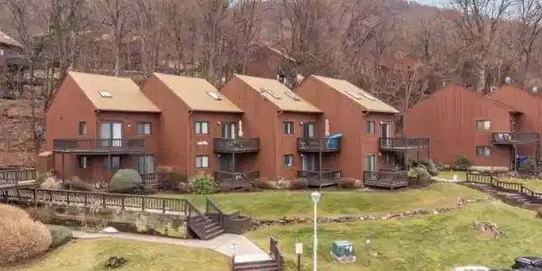 3 Deer Valley Ln