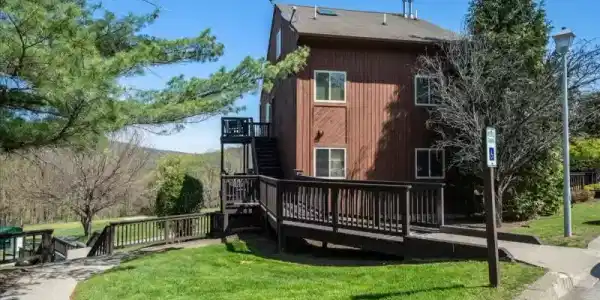 6 Falkenstein Dr Unit 8
