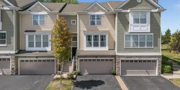 44 Wild Iris Ln