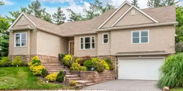 18 Post Oak Ct