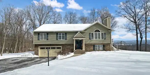 7 Liberty Woods Dr
