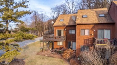 1 Deer Valley Ln