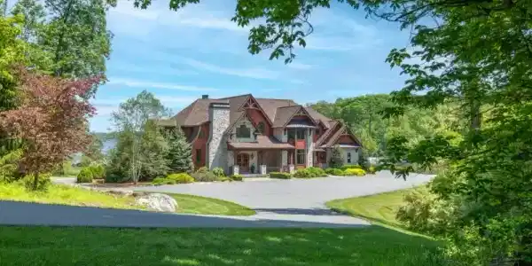 1 Lakeview Point Ave
