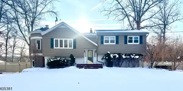 9 Windsor Dr