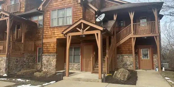 7 Maple Cres